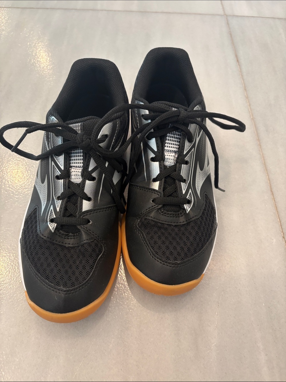 Mizuno black volleyball shoes
